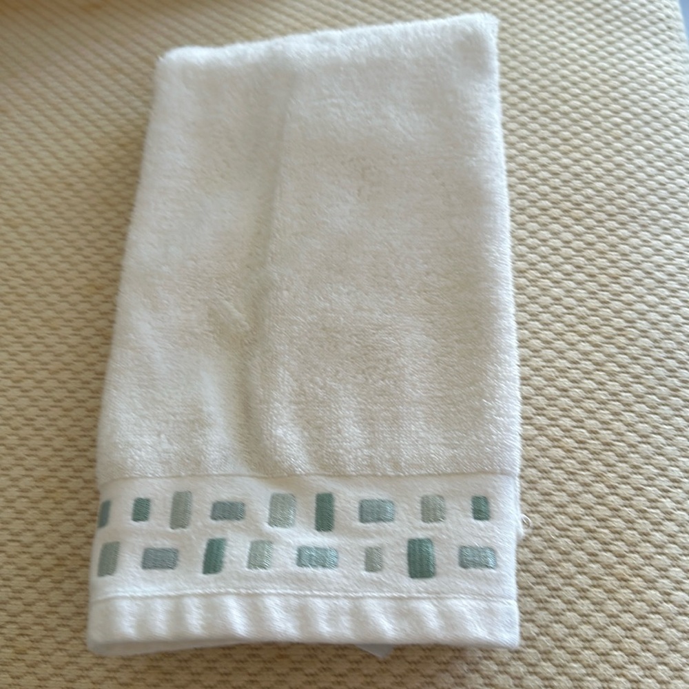 Sophia hands towel 100%cotton